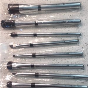 8 piece rock and republic make us brush set